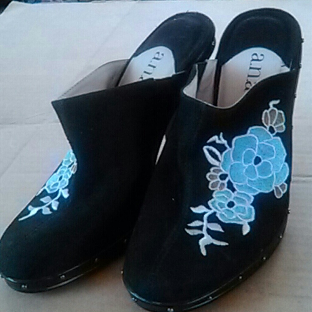 Suede and leather slip on heels.